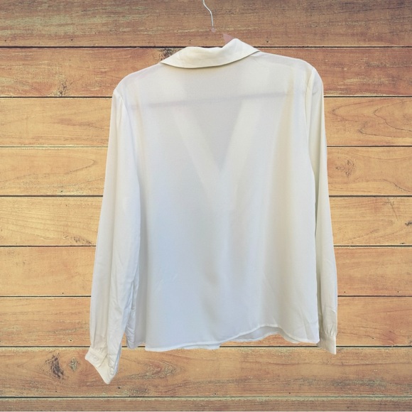NEW Cupshe White Collared V-Neck Long Sleeve Top, Medium - Picture 6 of 8